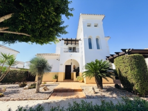 Immaculate 3 Bedroom Villa Enebro – La Torre Golf Resort